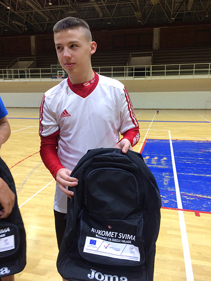 Podijeljeni ruksaci u sklopu projekta „Rukomet svima”